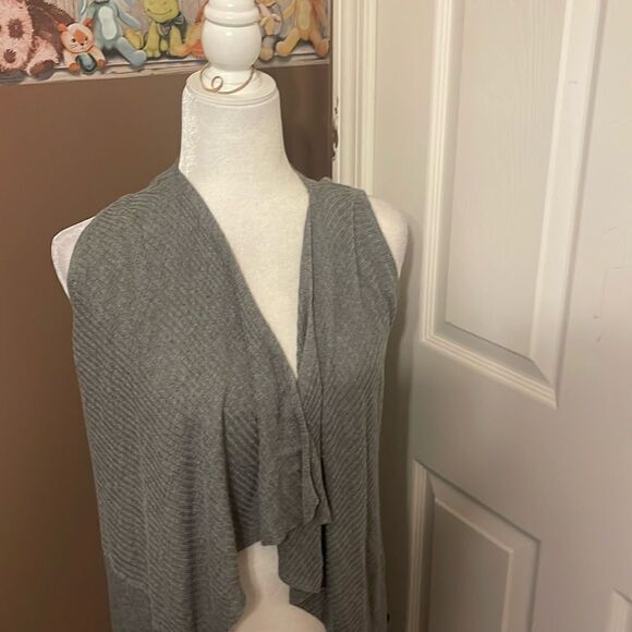 Pink Rose Cardigan Gray Size Medium EUC - Picture 2 of 10